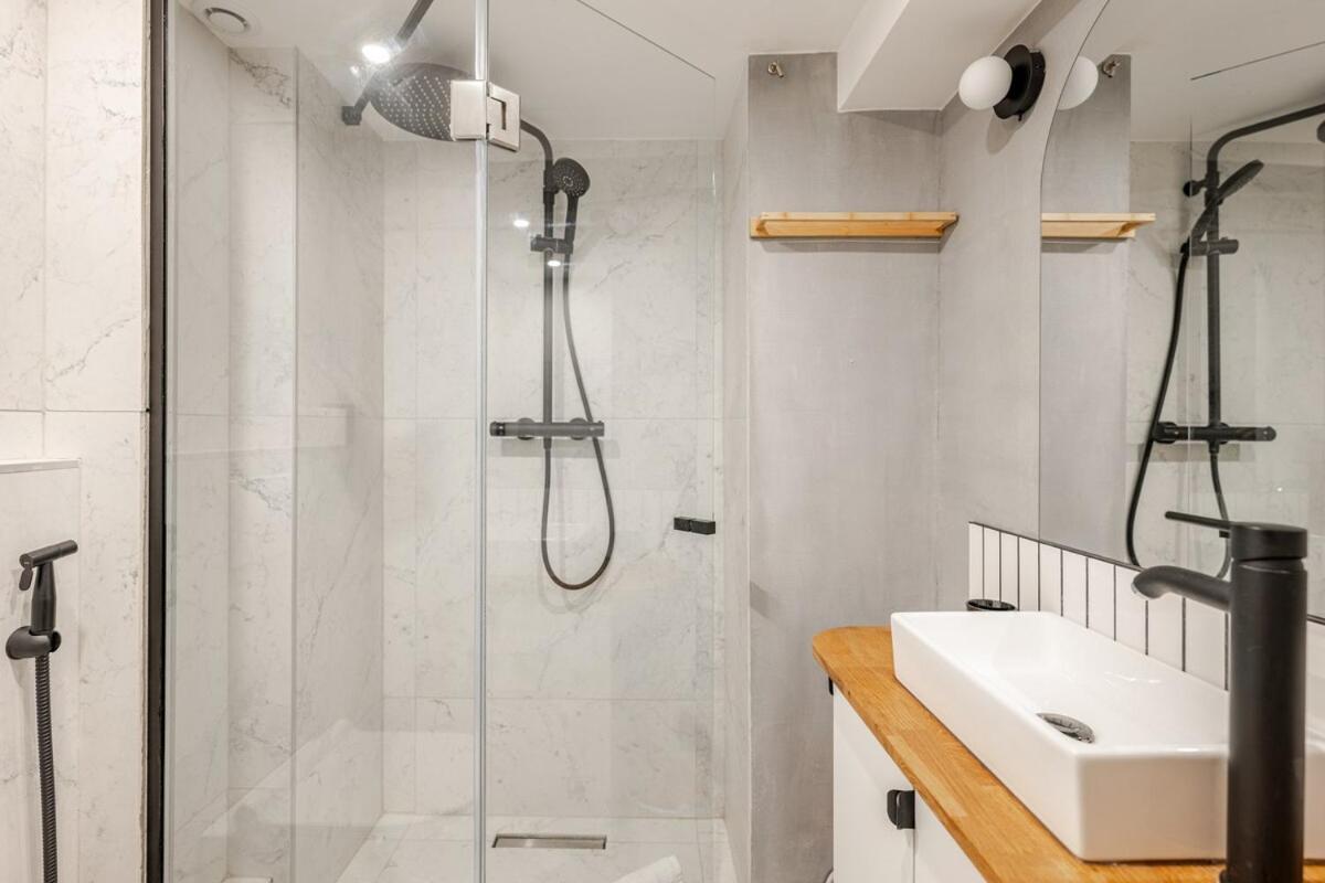 Stylish Duplex In Vibrant Center * Paris
