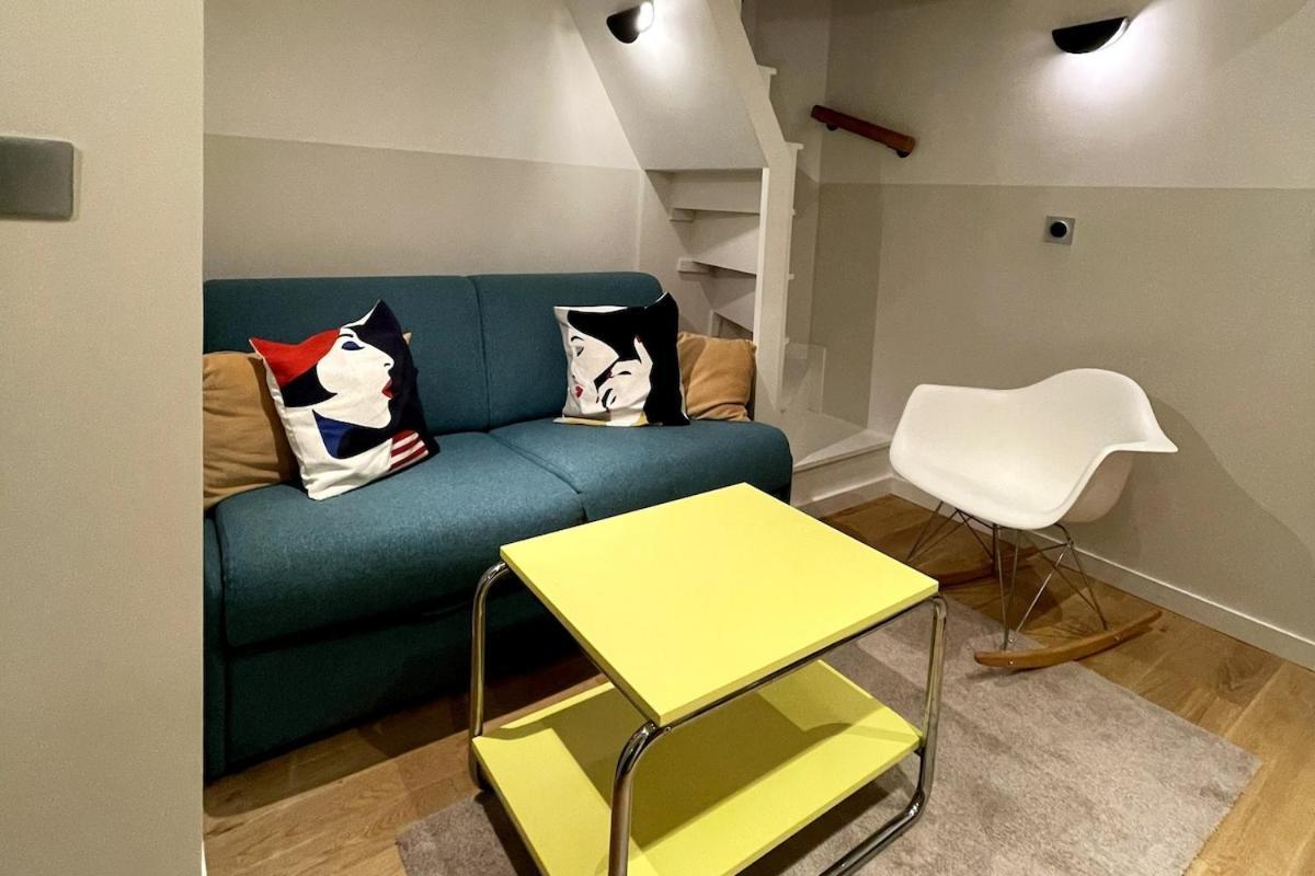Stylish Duplex In Vibrant Center Apartment *